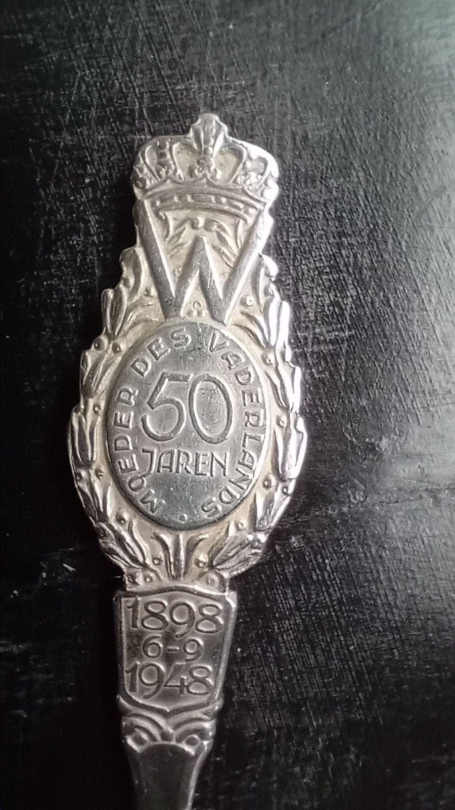 Vintage: theelepeltje herdenking 50 jaar koningin Wilhelmina, Ophalen of Verzenden