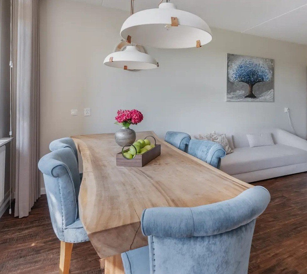 Foto 2 van Massief teakhouten eettafel 240 cm + 5 Rivièra Maison stoele