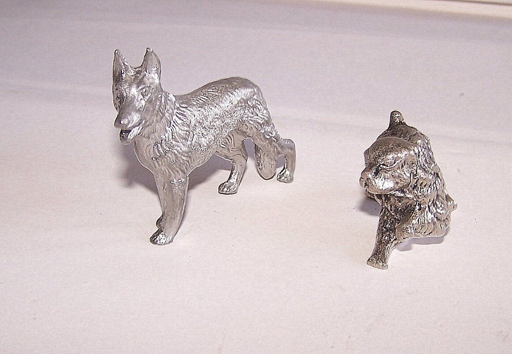 2 prachtige kleine metalen verchroomde hondenbeeldjes. Izgs., Ophalen of Verzenden, Zo goed als nieuw, Dier