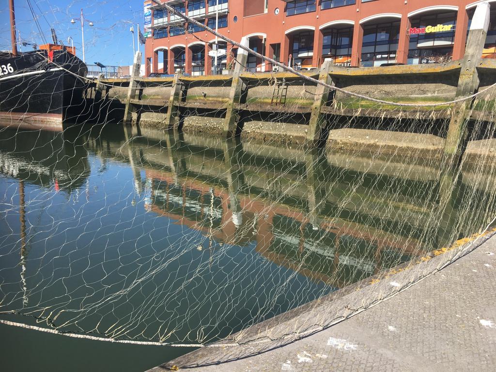 Staandwand, Watersport en Boten, Ophalen, Zo goed als nieuw, Net of Fuik