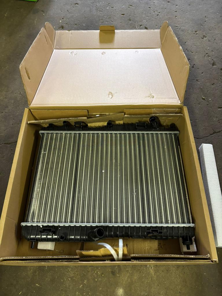 Nieuwe radiateur 18002440, Ophalen, Nieuw