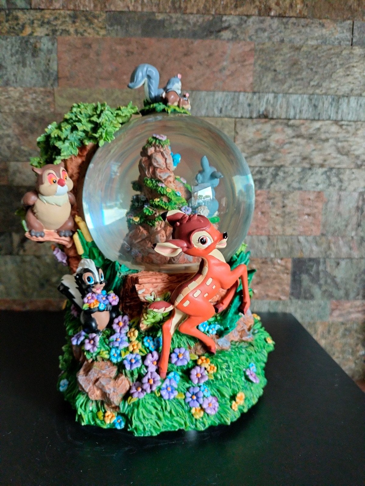 Disney snowglobe Bambi, Verzamelen, Disney, Zo goed als nieuw, Beeldje of Figuurtje, Bambi of Dumbo, Ophalen of Verzenden