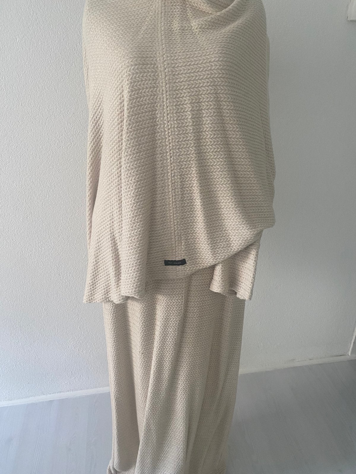 Abaya met poncho, Ophalen of Verzenden, Zo goed als nieuw, Zwart, Onder de knie