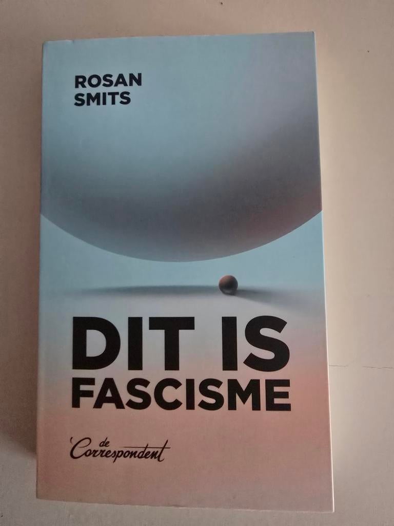 Dit is Fascisme - Rosan Smits (De Correspondent), Boeken, Rosan Smits, Maatschappij en Samenleving, Ophalen of Verzenden, Zo goed als nieuw