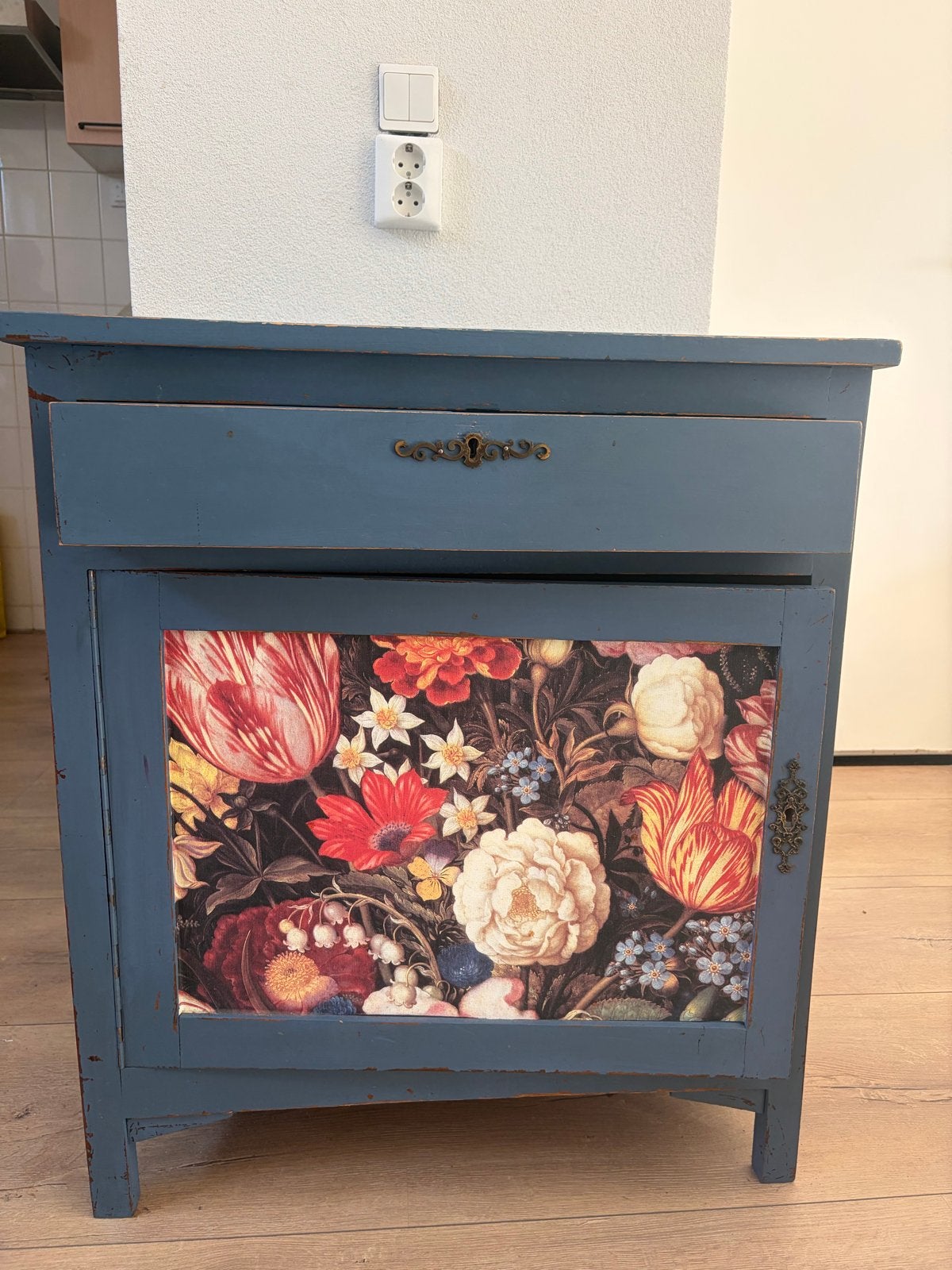 Uniek kastje met Bloemenprint, Ophalen