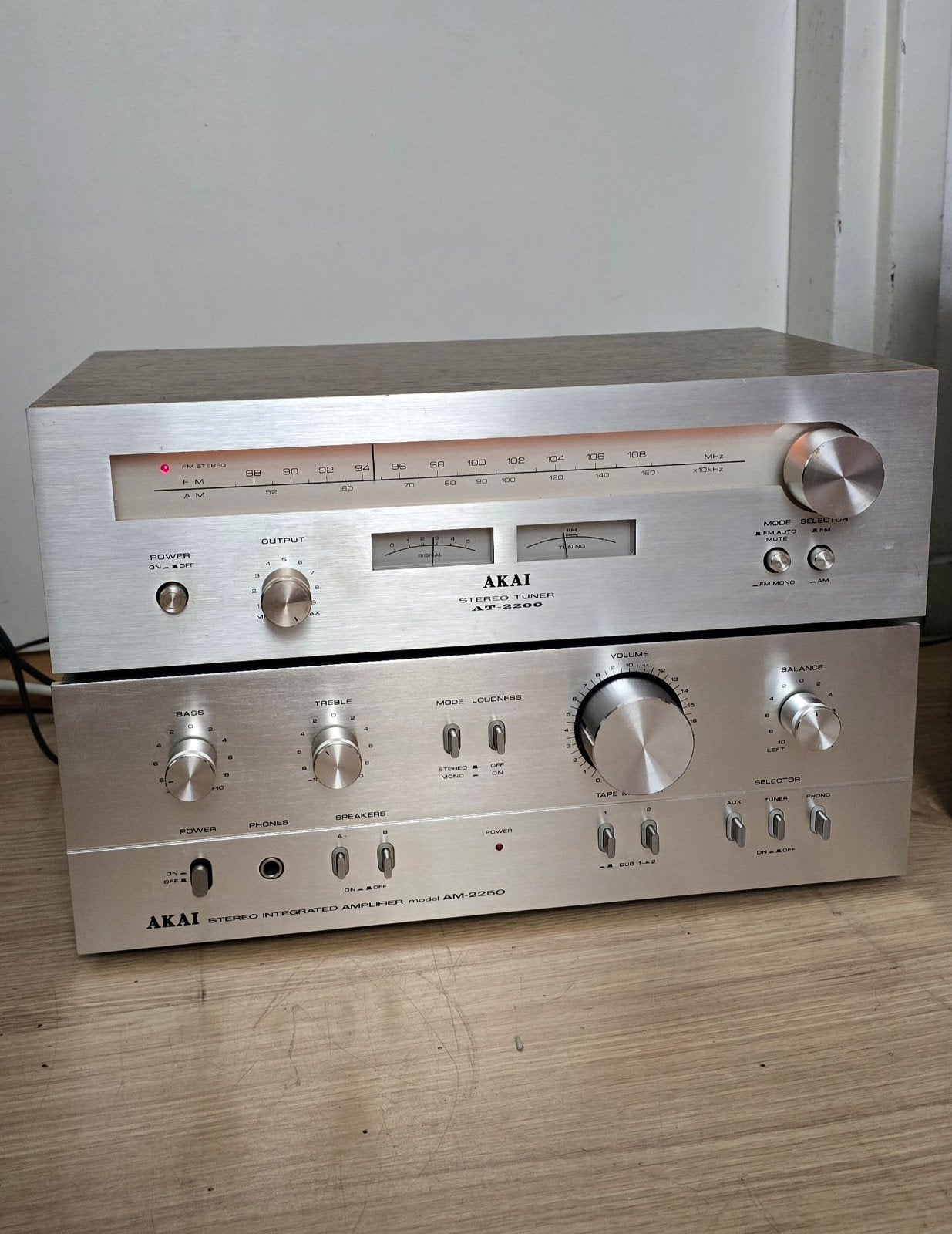 Akai AT-2200 Tuner & AM-2250 Versterker Set, Overige merken, Gebruikt, Ophalen of Verzenden, Minder dan 60 watt