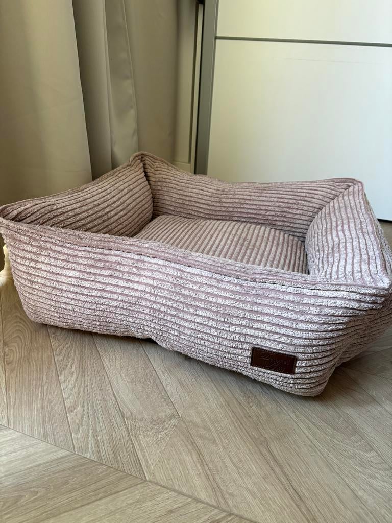 Designed by Lotte hondenmand roze, Ophalen, Gebruikt