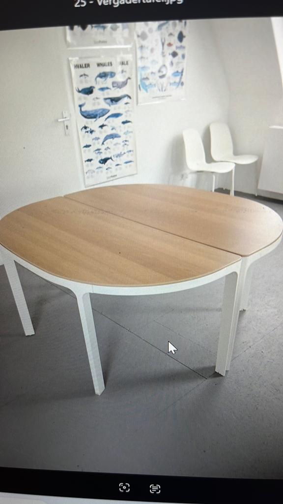 Te koop: ronde tafel houtkleur blad, Bekant Ikea, Huis en Inrichting, Gebruikt, 50 tot 100 cm, 150 tot 200 cm, Vijf personen of meer