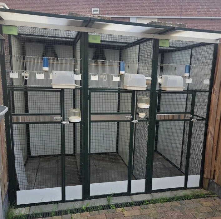 4 mooie kooien, Dieren en Toebehoren, Ophalen of Verzenden, Zo goed als nieuw, Vogelkooi