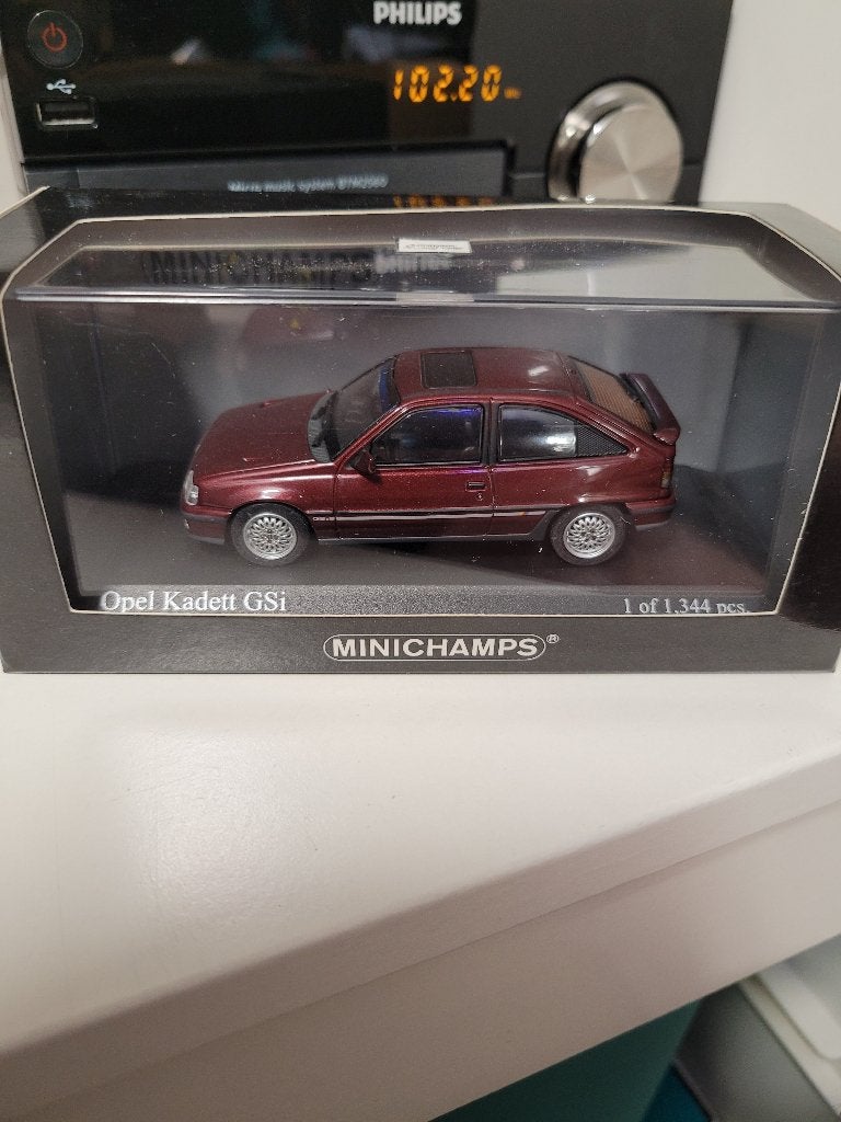 opel kadett e gsi red minichamps 1:43, Hobby en Vrije tijd, Modelauto's | 1:43, Ophalen of Verzenden, Zo goed als nieuw, Auto