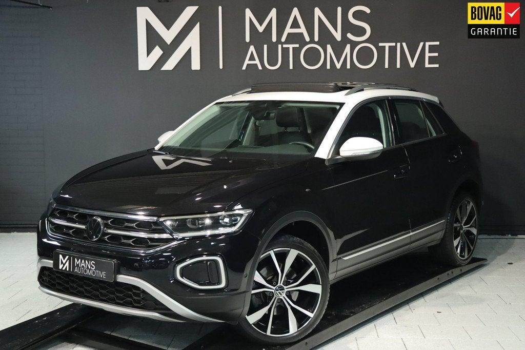 Volkswagen T-Roc 1.5 TSI ACT / PANODAK / VIRTUAL / ACC / MAS, 4 cilinders, 150 pk, Zwart, Bedrijf