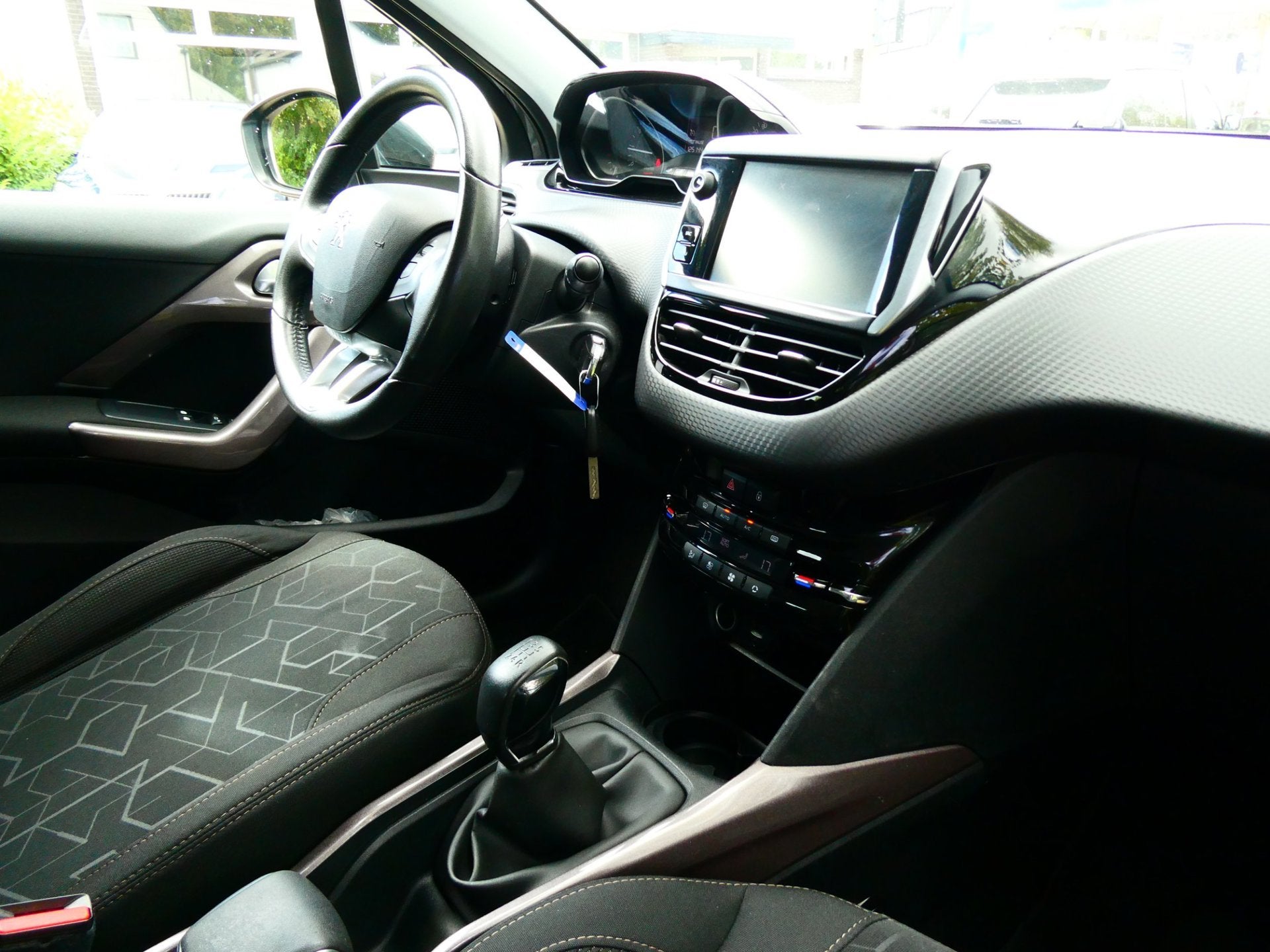 Peugeot 2008 1.2i Active 110pk 125.000km. Clima Cruise Trekh, Auto's, Voorwielaandrijving, Stof, Gebruikt, Euro 6