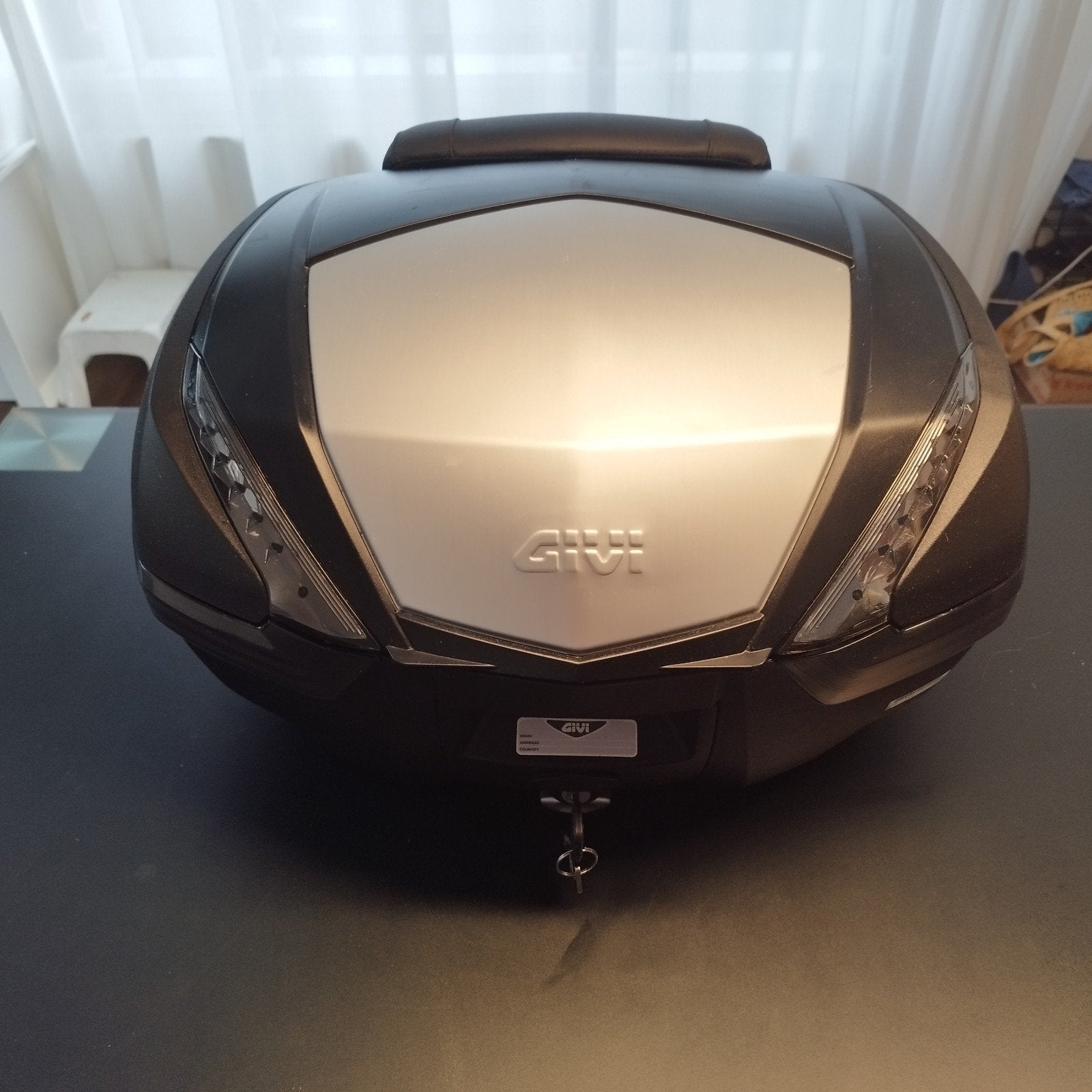 Givi V47 Topkoffer met rugsteun en aluminium afwerking, Ophalen, Zo goed als nieuw
