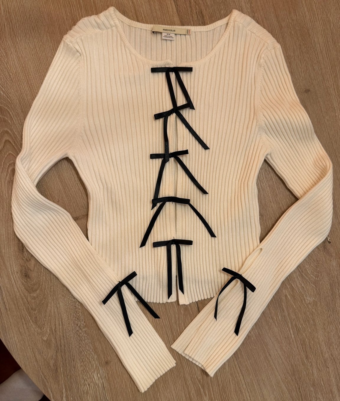 Kimchi Blue Gebreid Vest met Strikjes - Nieuw, Ophalen of Verzenden, Nieuw, Maat 38/40 (M), Wit