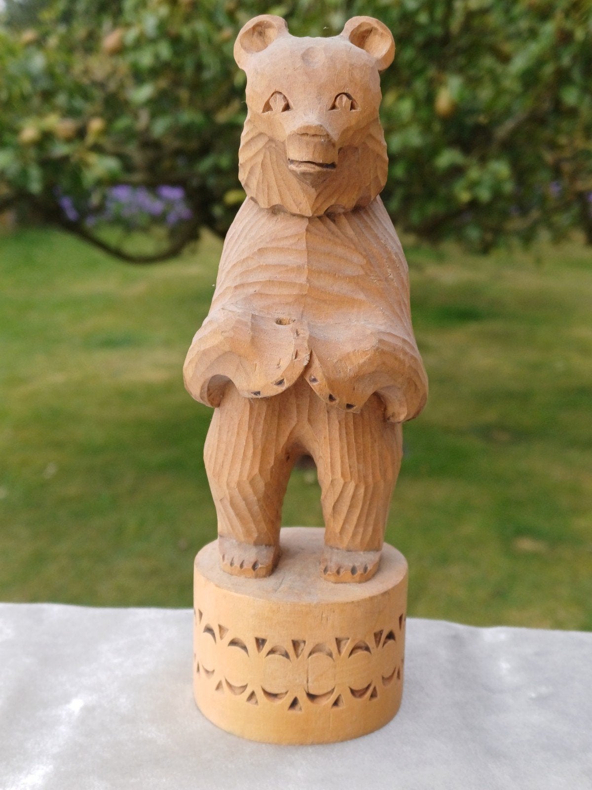 Schwarzwald Gestoken Houten Beeld / Beeldje Beer voor € 10, Antiek en Kunst, Ophalen