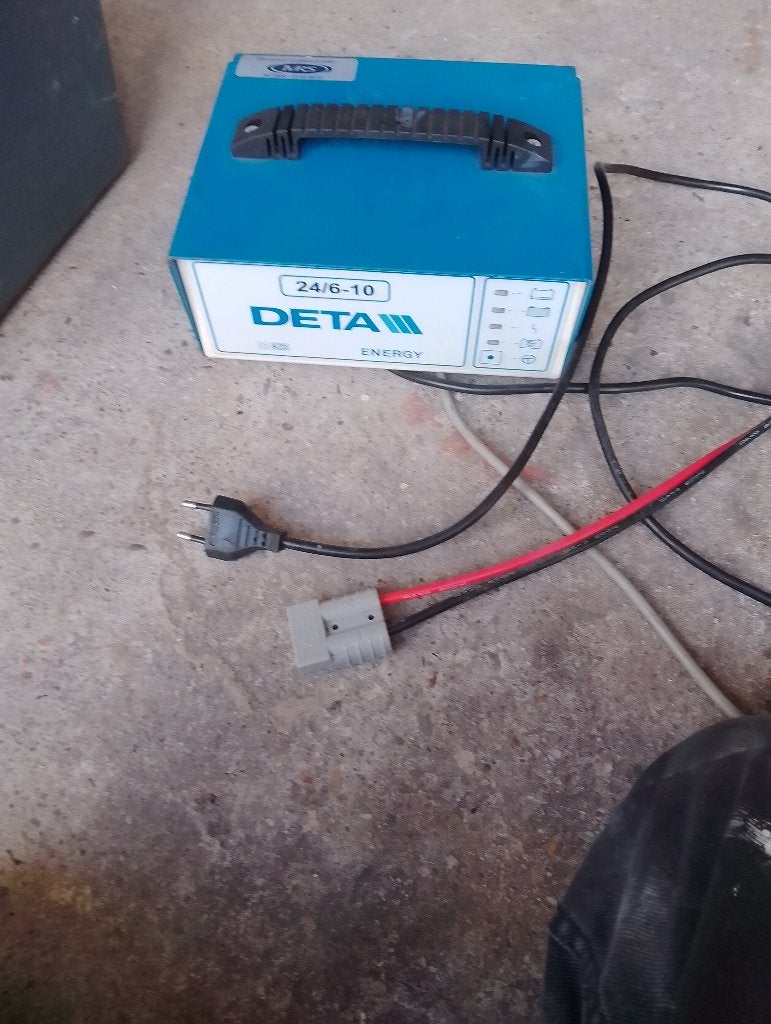 accu lader 24 v, Ophalen of Verzenden, Gebruikt