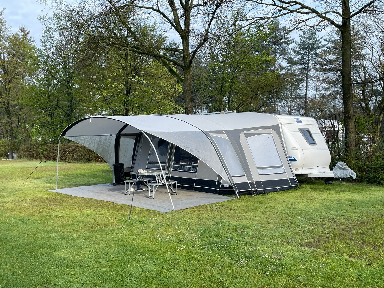 Hobby 460 UFE Deluxe incl Unico Genua 280 / zakluifel, Caravans en Kamperen, Rondzit, Hobby, Frans bed, Particulier