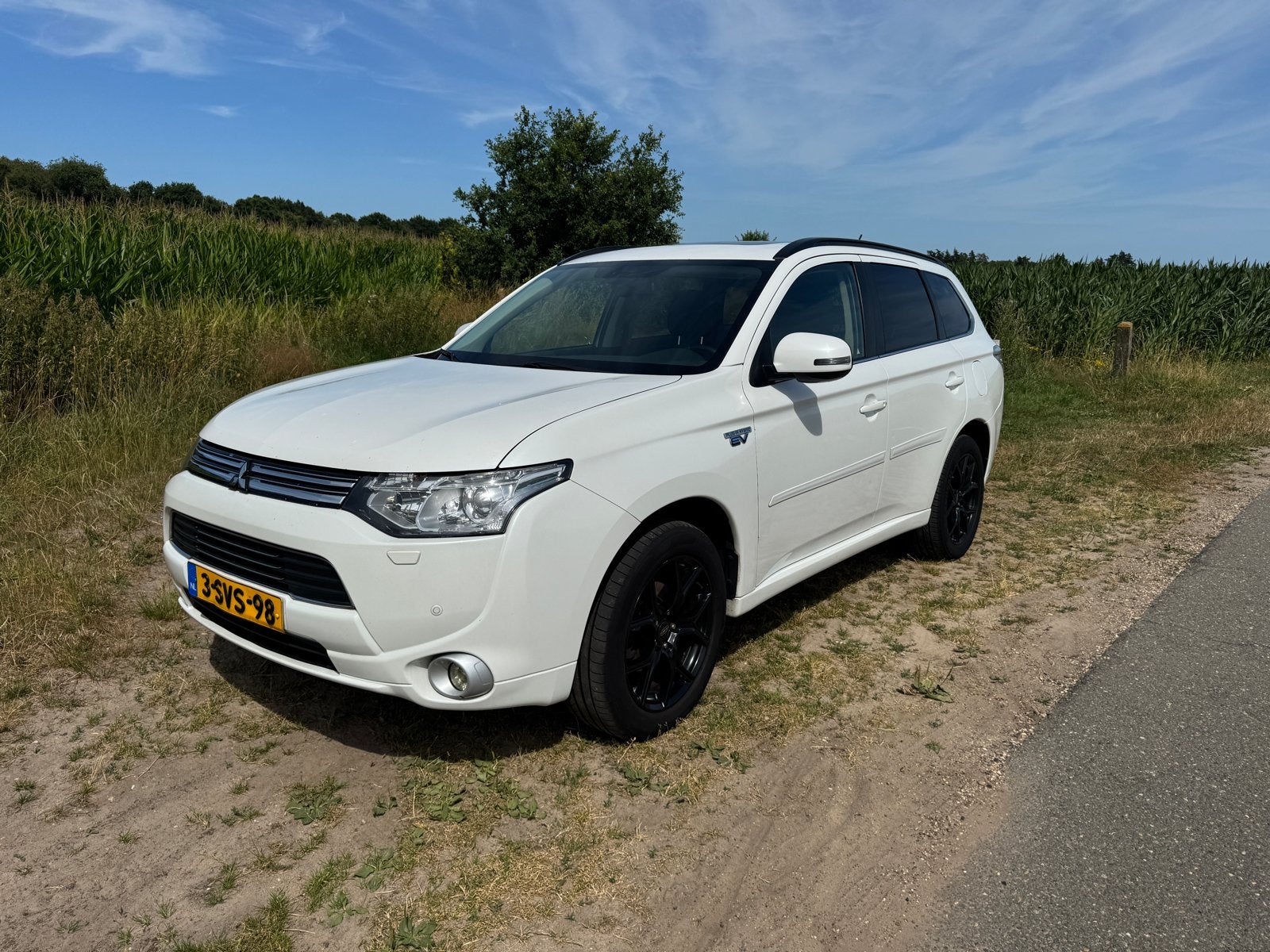 Mitsubishi Outlander 2.0 Dohc Mivec Phev 203pk 4WD CVT 5P, 1998 cc, Outlander, Zwart, 4 cilinders