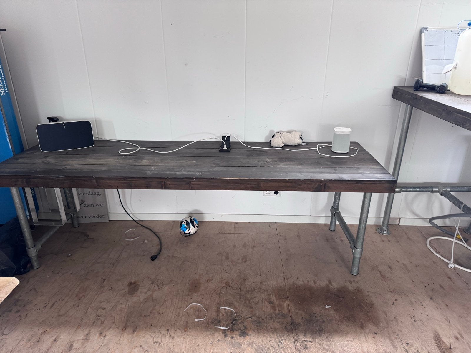 Lage Werktafel met Stopcontacten - 250x77x75 cm, Huis en Inrichting, Bureaus, Ophalen, Overige typen, Gebruikt, Hout