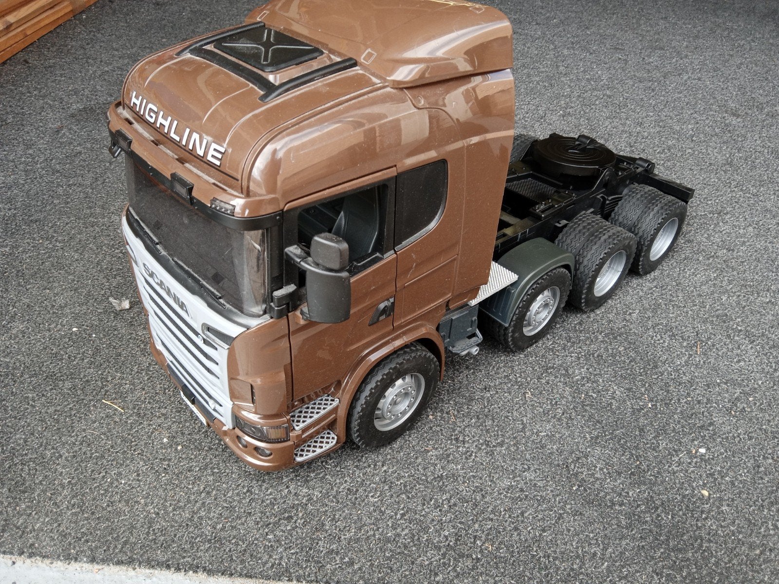 Bruder Scania SLT Zwaartransporttrekker - Bruin, Groter dan 1:32, Zo goed als nieuw, Truck, Ophalen