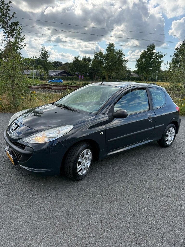 Peugeot 206+ 1.1 XR NAP APK t/m 04-2027 Goed onderhouden, Auto's, Voorwielaandrijving, 913 kg, Leder en Stof, Origineel Nederlands