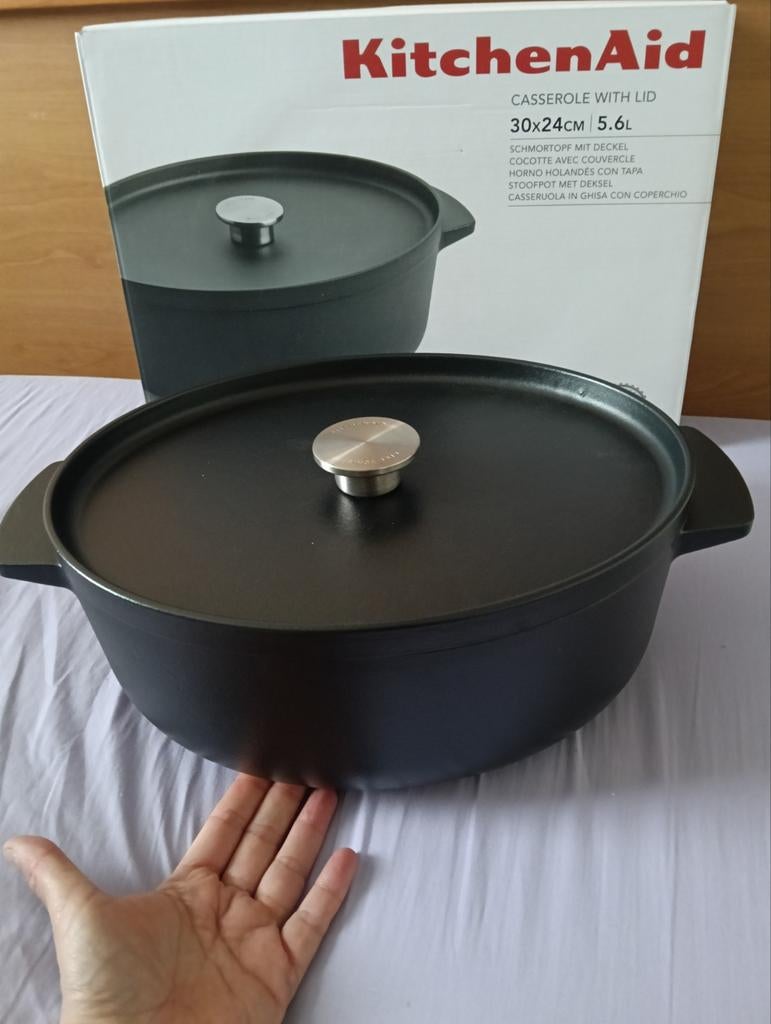 Nieuw in doos KitchenAid Stoofpot met deksel 30x24cm 5.6L, Huis en Inrichting, Ophalen, Gietijzer, Overige typen, Nieuw