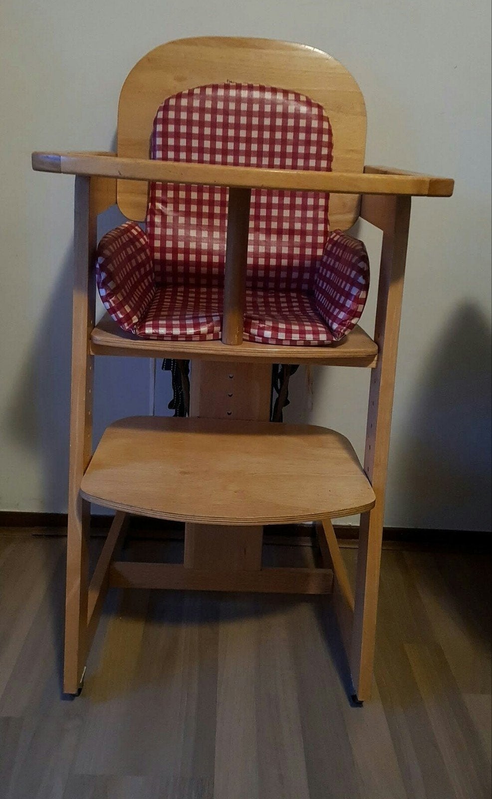 Bambino kindereetstoel met rood/wit geblokt zitkussen, Kinderen en Baby's, Ophalen, Gebruikt, Meegroeistoel, Stoelverkleiner
