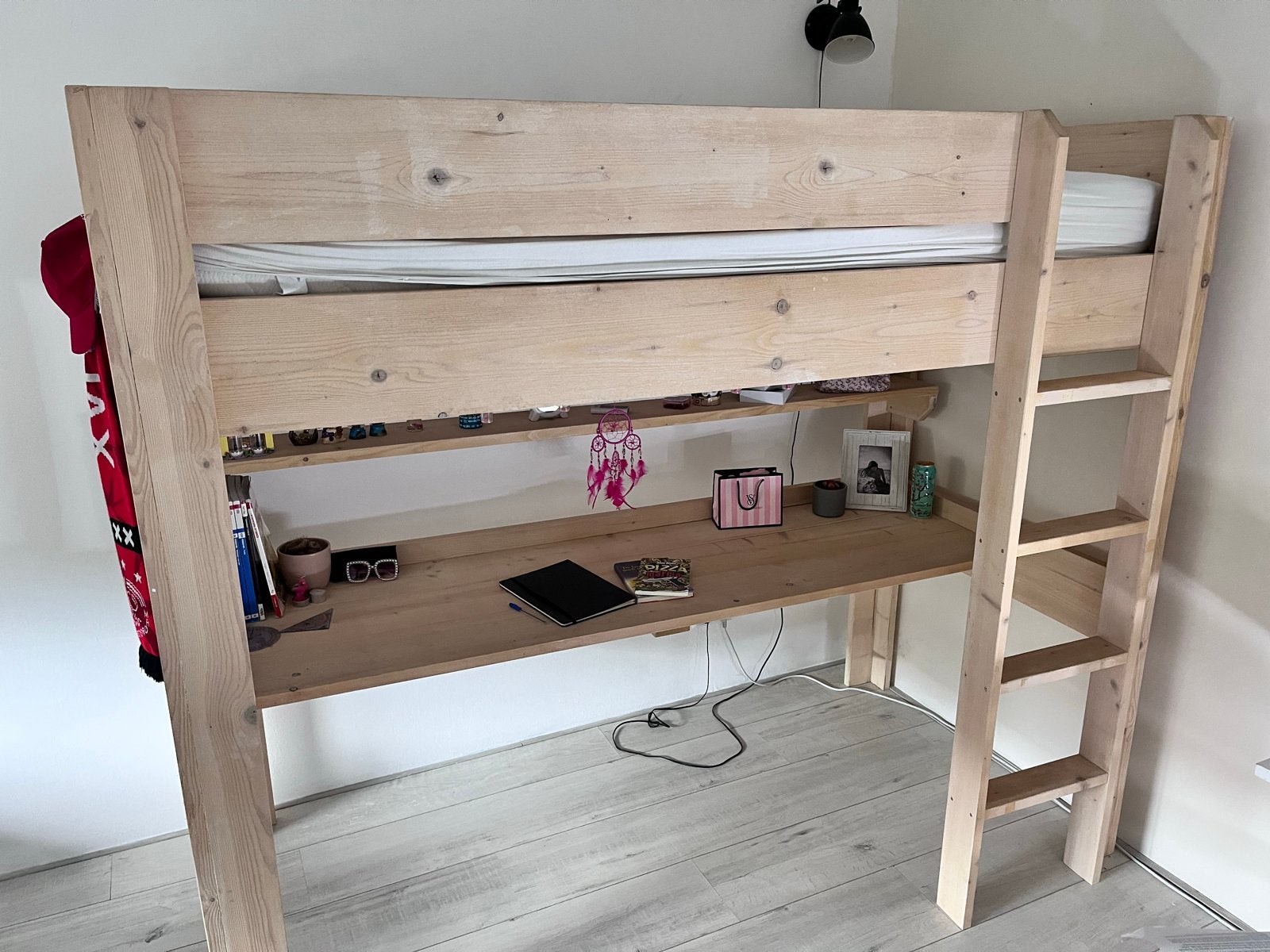 Stevig houten hoogslaper met bureau en planken, Ophalen, Gebruikt, Eenpersoons, 200 cm
