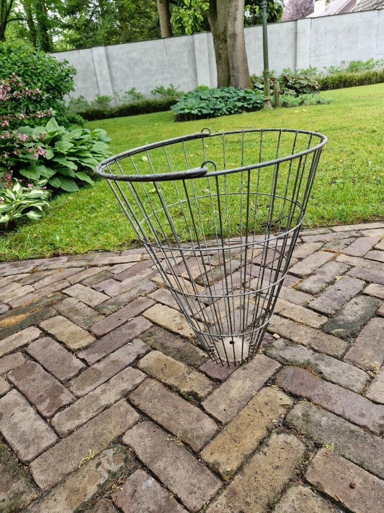 Voederkorf, groenvoerbak, ruif met ophangbeugel, Ophalen
