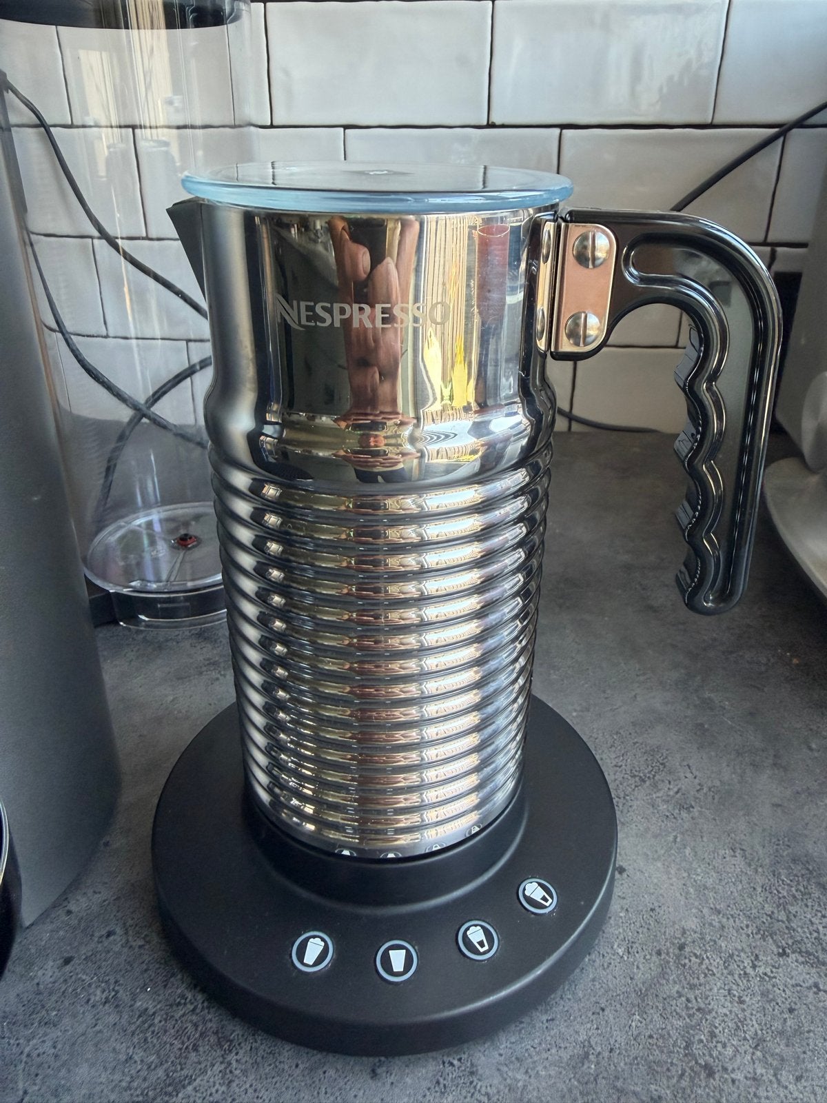 Foto 3 van Nespresso Vertuo Next Titanium + Aeroccino 4 + 55 cups