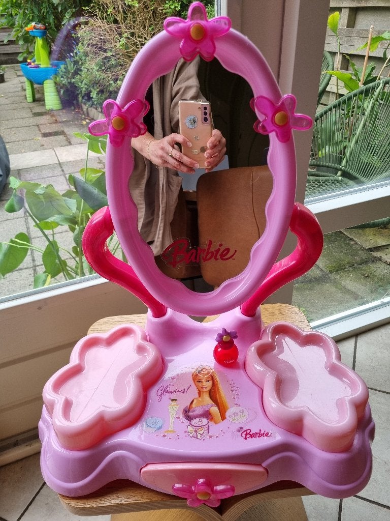 Kaptafel Barbie compleet met assescoires !, Ophalen of Verzenden, Zo goed als nieuw