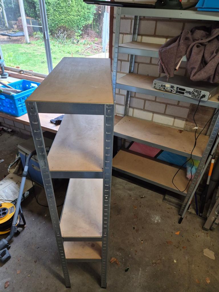 Stevige metalen stellingkast met houten planken, Ophalen, Gebruikt