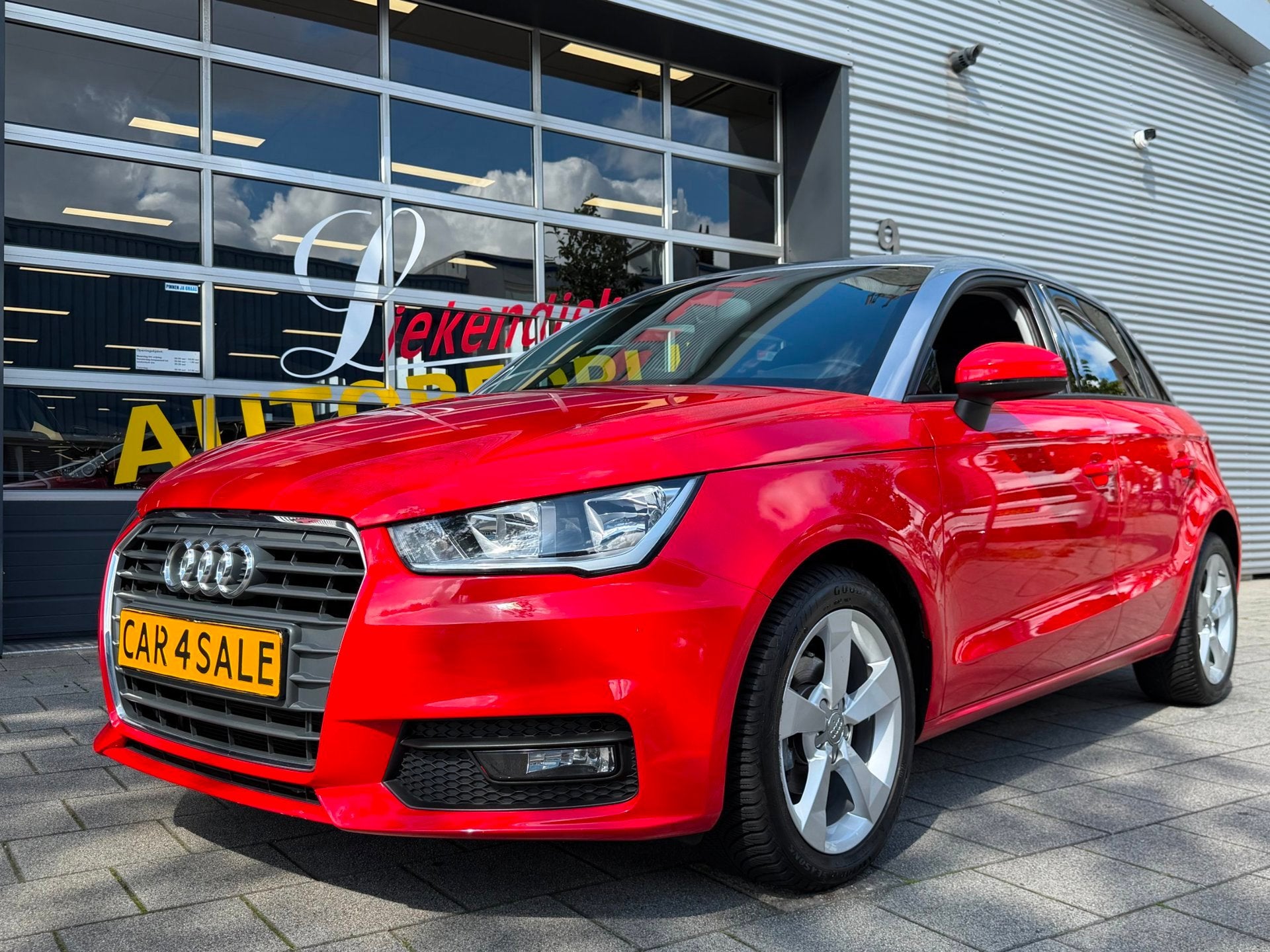 Audi A1 Sportback 1.0 TFSI Sport S-Line - Navigatie I Airco, Voorwielaandrijving, Zwart, 95 pk, USB