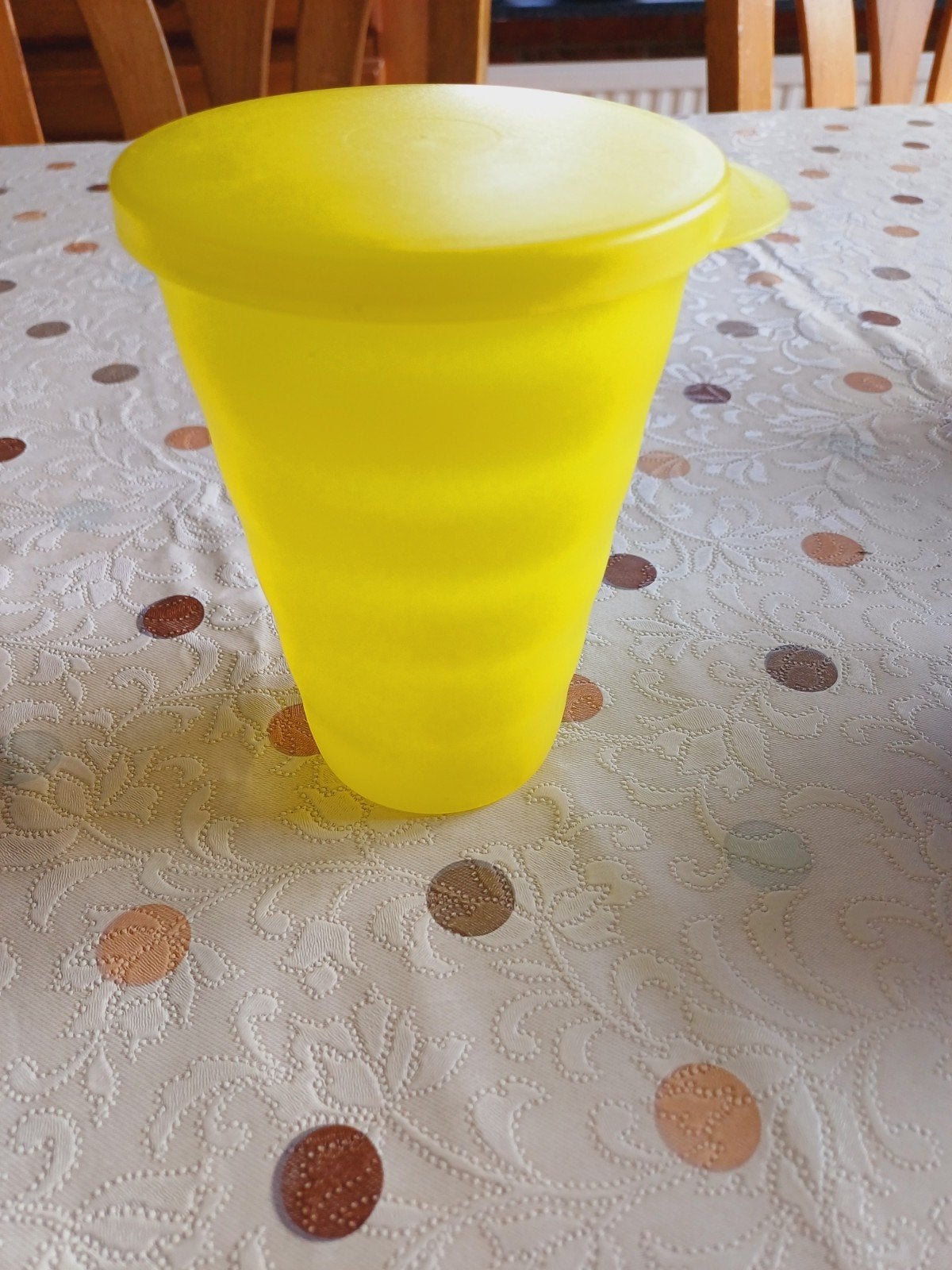 Gele Tupperware beker met deksel nieuw, Huis en Inrichting, Keuken | Tupperware, Geel, Beker of Kan, Nieuw, Ophalen of Verzenden