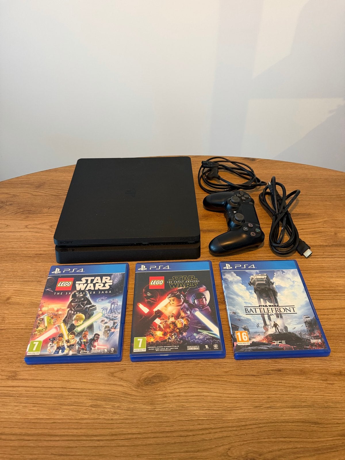 PS4 Slim met controller en games, Spelcomputers en Games, Games | Sony PlayStation 4, Ophalen of Verzenden, Gebruikt