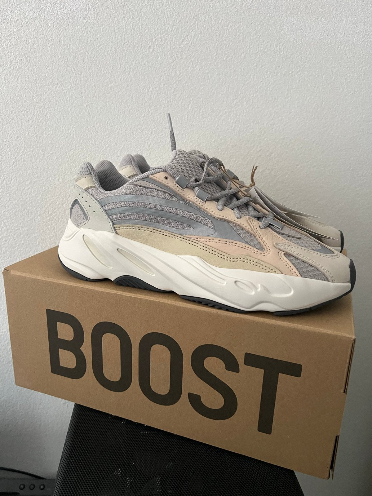 Adidas Yeezy Boost 700 V2 CREAM GY7924 - Maat 43, Overige kleuren, Verzenden, Nieuw, Sneakers of Gympen