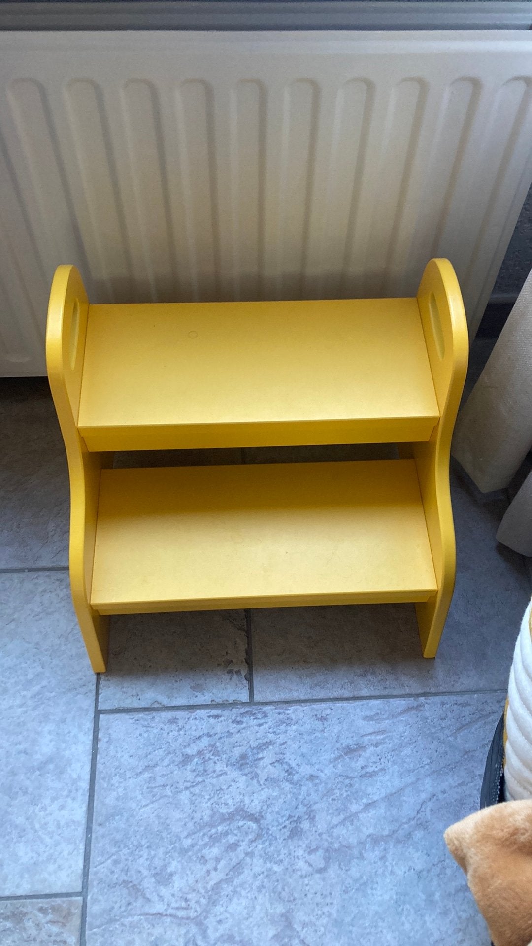 IKEA TROGEN trapje/kruk voor kind geel, Ophalen, Zo goed als nieuw, Hout