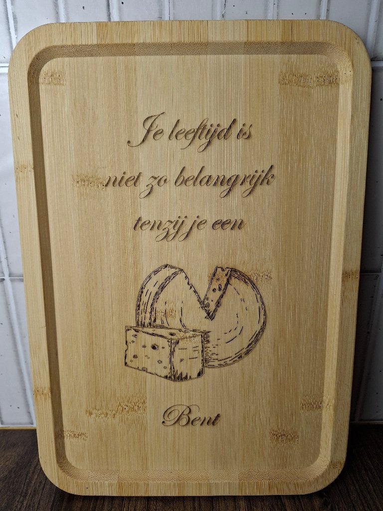 Bamboe borrelplank  / Je leeftijd is niet belangrijk, Ophalen of Verzenden, Nieuw, Hout, Overige stijlen