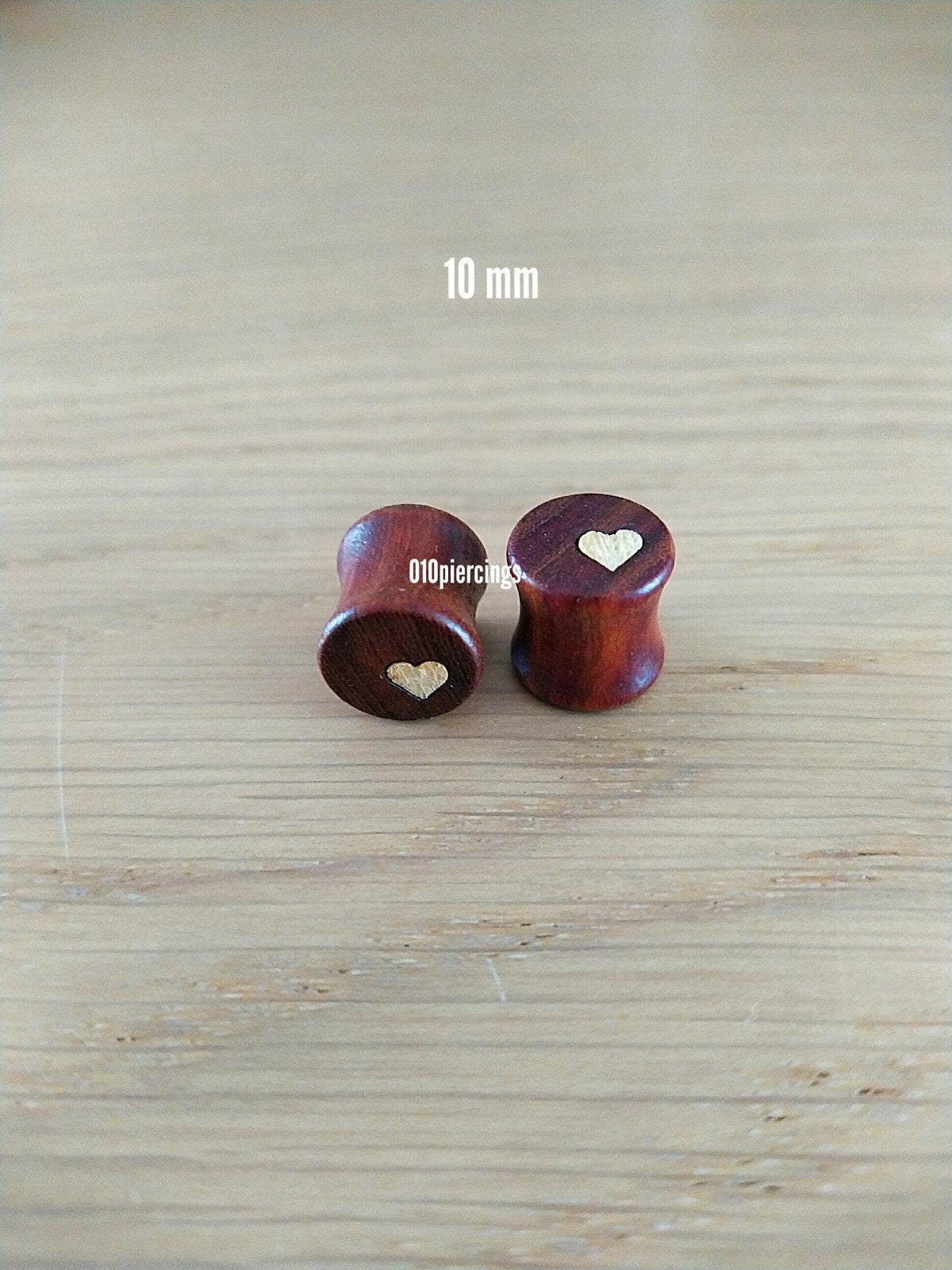 Nieuwe tunnels, pluggen. Hout. Hartje. 10, 16 mm., Ophalen of Verzenden, Zo goed als nieuw, Overige materialen, Oor- of Traguspiercing