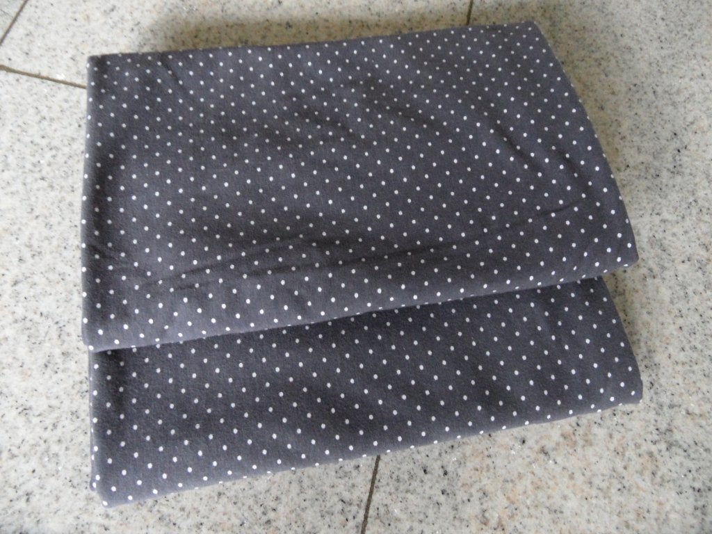 2x coupon - muisgrijs met witte stippen tralenka polyester, Overige materialen, Ophalen of Verzenden, 30 tot 120 cm, Grijs