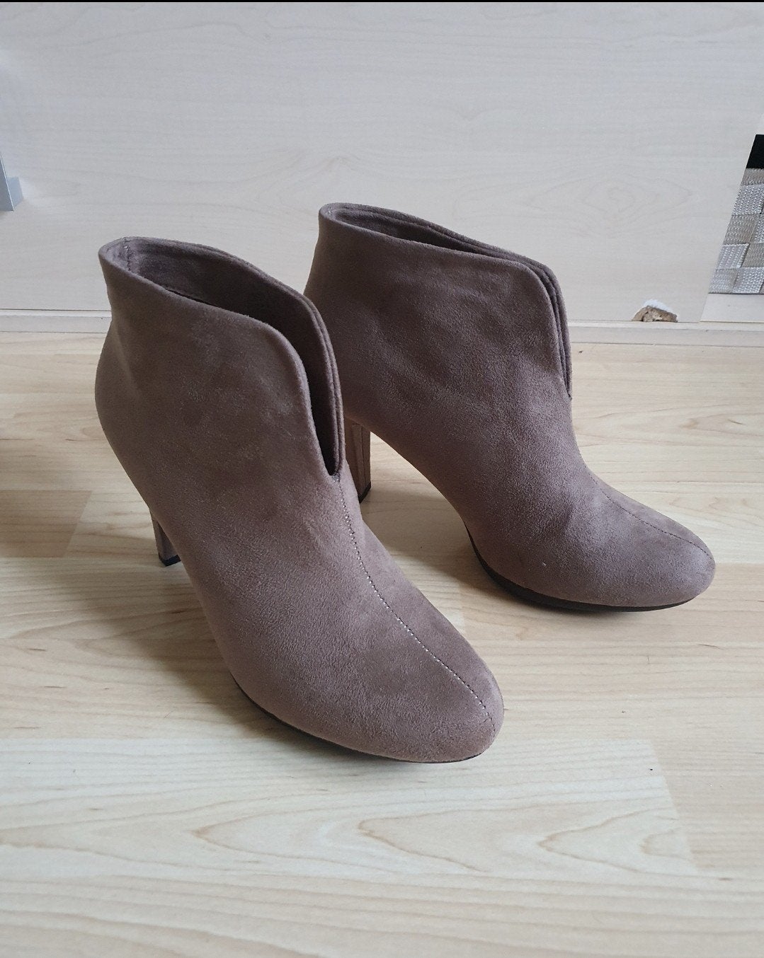 Beige enkel laarsjes met hak maat 41 nieuw, Beige, Lage of Enkellaarzen, Nieuw, Ophalen of Verzenden