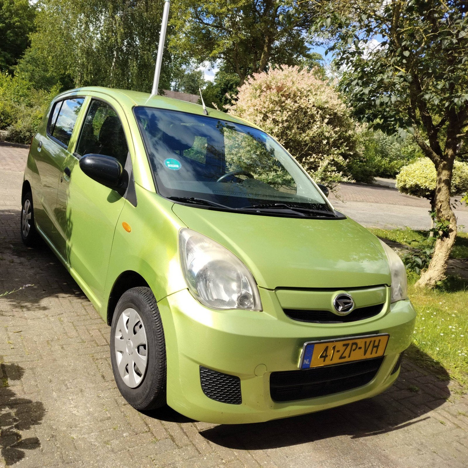 Daihatsu Cuore (2008) 1.0, lime-green, Auto's, Daihatsu, Voorwielaandrijving, Stof, 600 kg, 740 kg