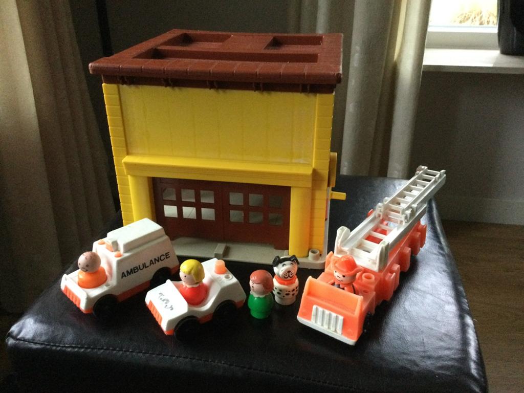 Fisher -Price brandweerkazerne met toebehoren, Ophalen, Gebruikt