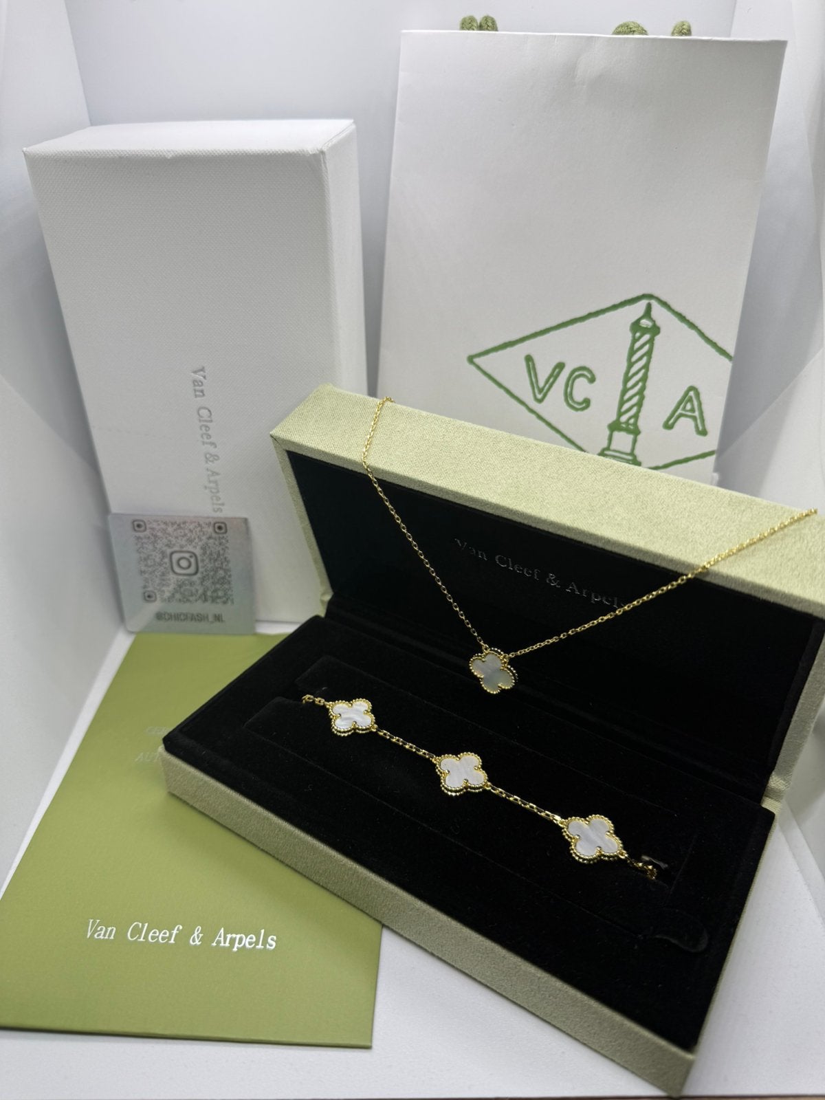 Van Cleef & Arpels - Mother-of-pearl Set, Ophalen of Verzenden, Zo goed als nieuw, Goud