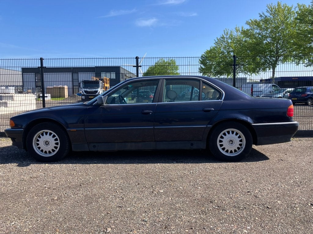 BMW 730i v8 1996 handbak opknapper of voor onderdelen, Auto's, BMW, Achterwielaandrijving, 1700 kg, Blauw, Handgeschakeld