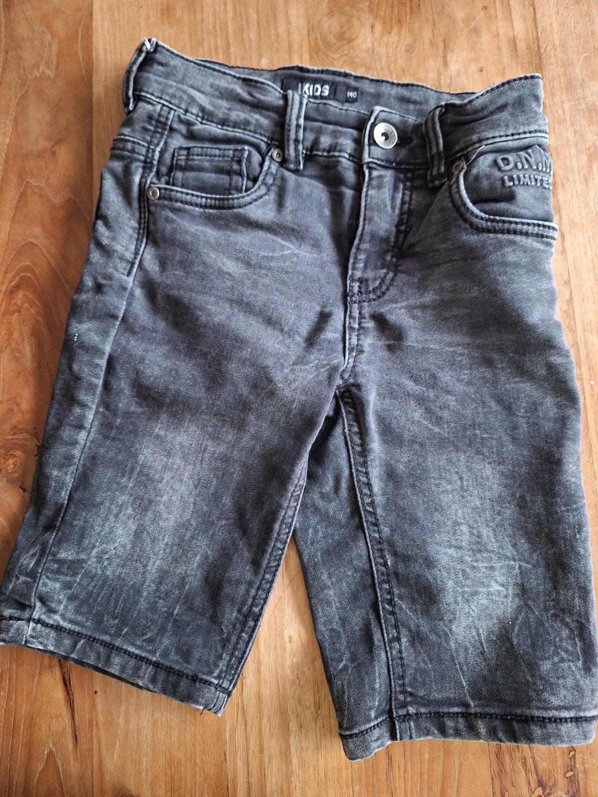 Nette donkergrijze korte broek KIDS maat 140, Gebruikt, Jongen of Meisje, KIDS, Ophalen