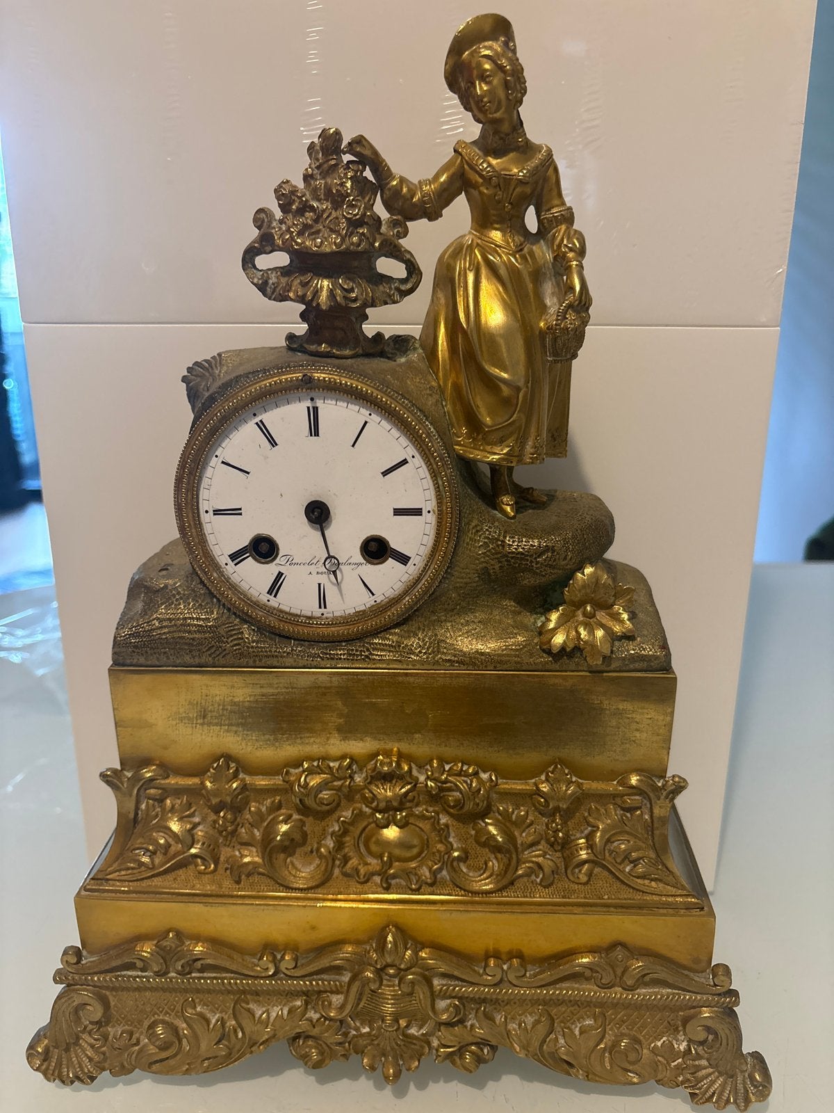 Antieke vuurvergulde Franse pendule met figuur, Antiek en Kunst, Antiek | Klokken, Ophalen of Verzenden