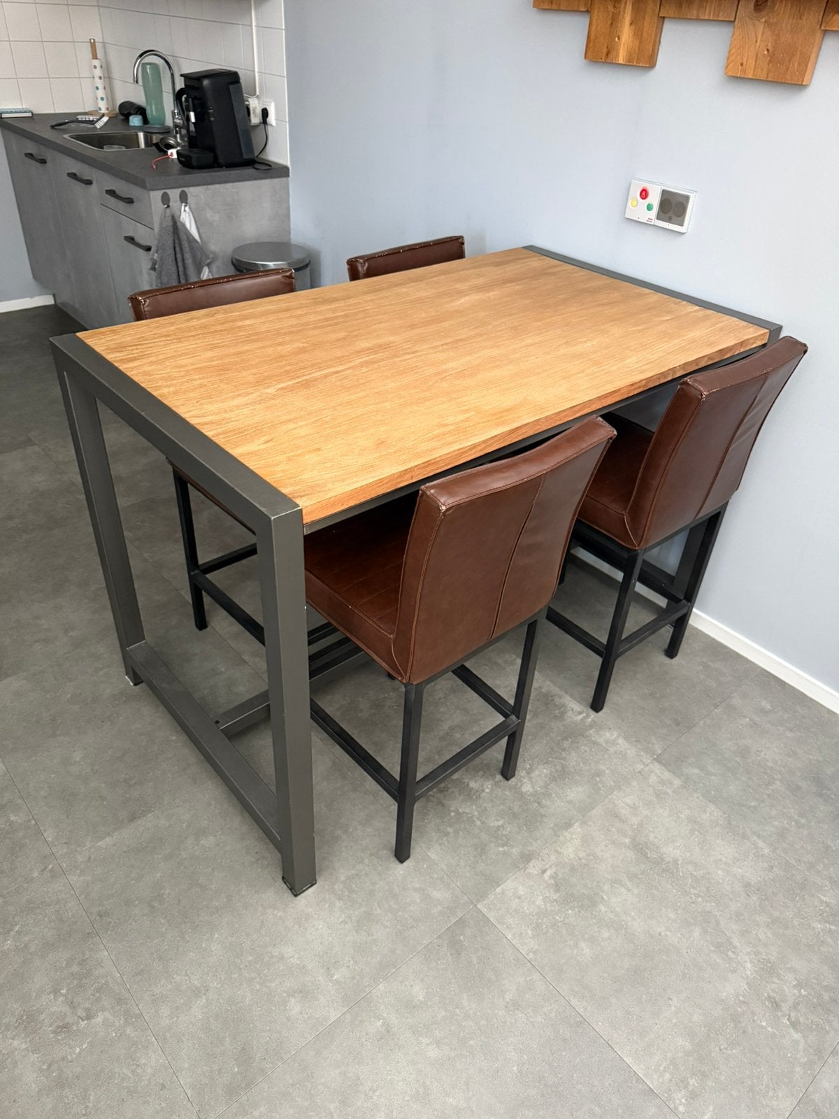 Bartafel met 4 krukken, Ophalen, Gebruikt, Inclusief barstoelen