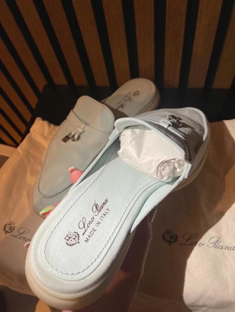 Loro Piana instappers met toebehoren - Maat 37.5, Ophalen of Verzenden, Zo goed als nieuw, Blauw, Instappers