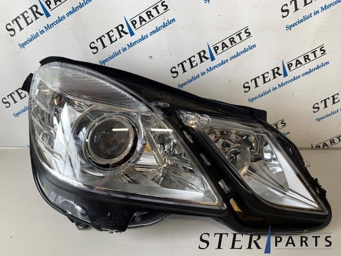 Koplamp rechts van een Mercedes E-Klasse, Auto-onderdelen, 12 maanden garantie, -, Nieuw, Ophalen of Verzenden